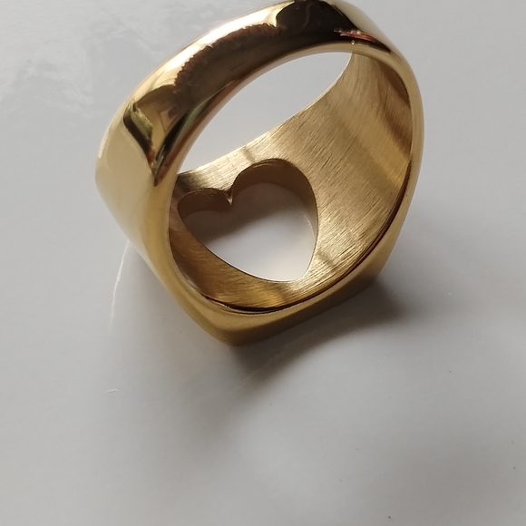 Retro Hearts Shape Hollow Out Wide Band Ring. - Picture 4 of 6